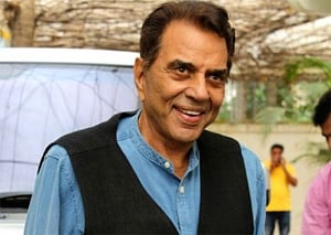 Dharmendra turns 82, Hema wishes good health, happiness