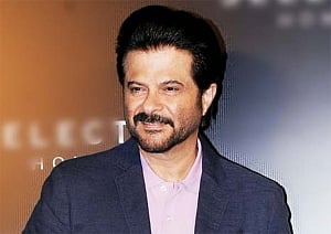 Salman welcomes 'jhakaas' Anil on 'Race 3' sets