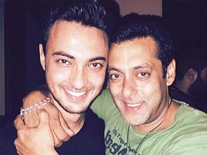 Salman announces Aayush Sharma-starrer 'loveratri'