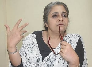 De-freezing of accounts: SC dismisses Teesta Setalvad's plea