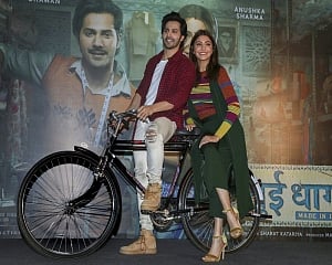 'Sui Dhaaga...' threads delicate pastiche of joy, sorrow