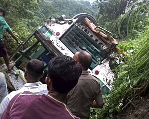 10 dead, 3 injured in Shimla road accident