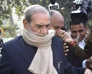1984 anti-Sikh riots case: Ex-Cong leader Sajjan Kumar surrenders  before Delhi court
