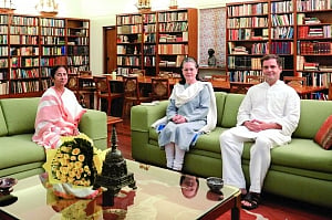 Didi's anti-BJP appeal pulls in Opp leaders