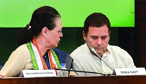 Uncertainty on Sonia fighting lS poll battle