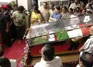 DMK moves HC seeking space for Karuna's burial at Marina, matter adjourned