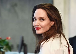 Angelina Jolie accuses Brad Pitt of not paying child support