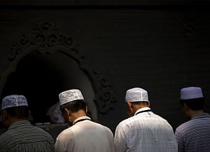 large protests by Hui Muslims halts demolition of mosque in China: Report