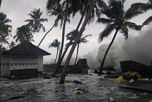 Rains continue to batter Kerala, people shifted to relief camps