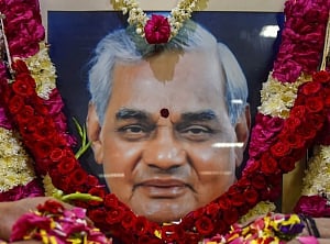 Vajpayee's ashes immersed in the Ganges at Har ki Pairi