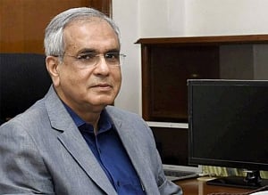 Trade deficit greater concern than rupee, says Niti chief