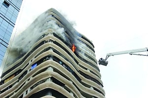 4 killed, 22 hurt in Mumbai skyscraper fire