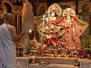 Bollywood wishes happy Janmashtami