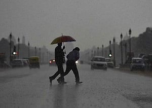 Rain brings down mercury in Delhi