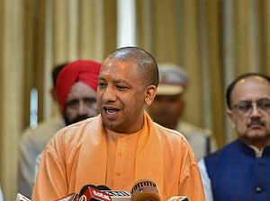 Adityanath reviews railway projects concerning Kumbh 2019