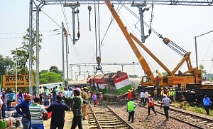 7 killed as New Farakka  Exp derails in Rae Bareli