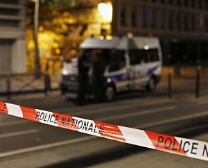 7 wounded in Paris knife attack, including British tourists