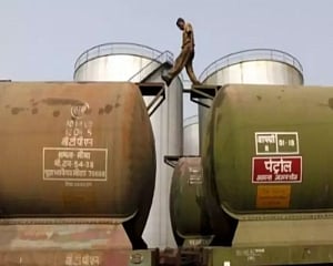 Abu Dhabi oil co hires India's strategic oil storage