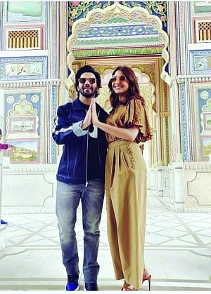 Anushka’s ‘sweet’ gift for Varun in Kolkata