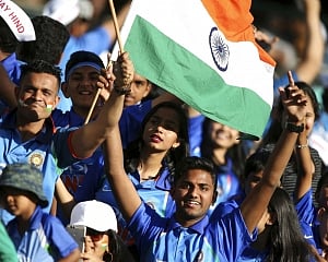 Australia opt to bat against India in third T20