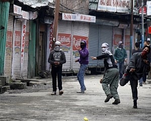 BJP candidate injured in stonepelting in Bandipora