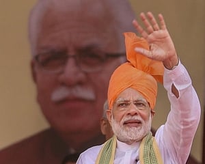 BJP unites, Cong divides society: Modi