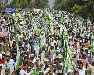 BKU protest march: Traffic regulated on Delhi-UP border areas, leads  to congestion