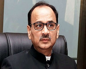 CBI vs CBI: CVC files preliminary probe report in sealed cover in SC