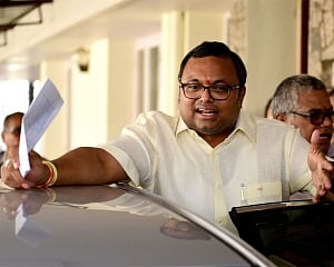 Court extends interim protection from arrest granted to Chidambaram, son in Aircel-Maxis case