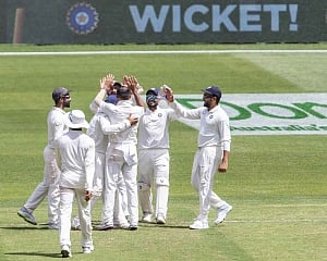 Cummins' four for leave India tottering at 54/5 in 2nd innings