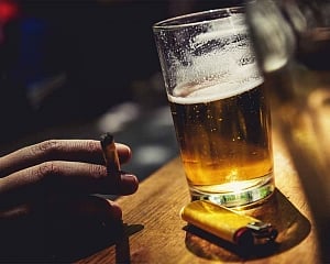 Cutting down on alcohol may help quit smoking: Study