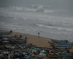Cyclone Gaja to cross TN coast Thursday later