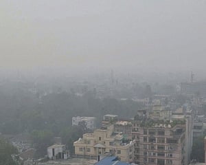 Delhi's pollution level sharply spikes ahead of Diwali as thick haze  engulfs city: Authorities