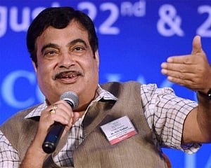 Economic crisis due to crude imports: Gadkari