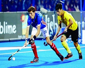 England, France win in cross-over