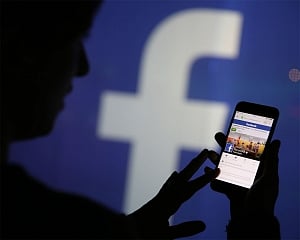 Facebook introduces 3D photos in News Feed,VR