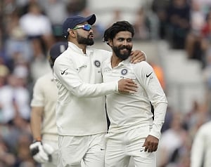 Fifth Test: England bowled out for 332 in first innings