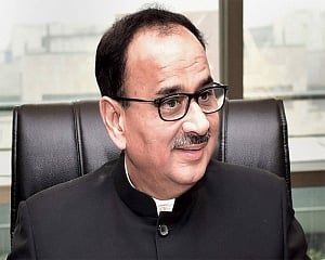 Fight between 2 top CBI officers exposed agency to ridicule, Centre tells SC