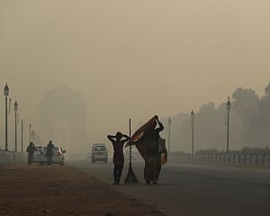 Foggy Friday morning, air quality remains severe in Delhi