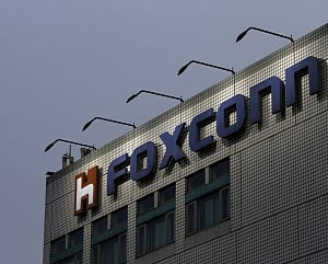 Foxconn ex-manager jailed for stealing 2,000 iPhones