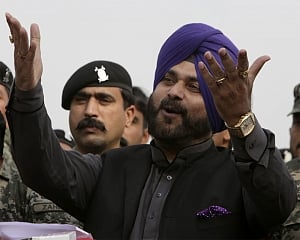 Ghulam Nabi Azad seeks to defend Sidhu after pic with 'Khalistani separatist' in Pak