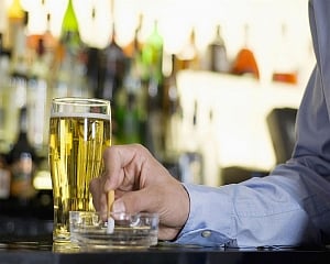Giving up alcohol may help quit smoking: Study