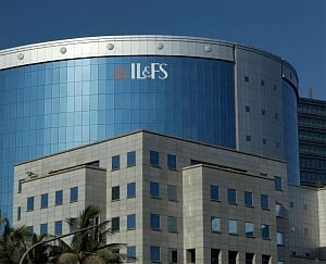 Govt to ensure liquidity for IL&FS to prevent defaults: FinMin