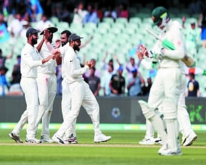 India 6 wicket away from win