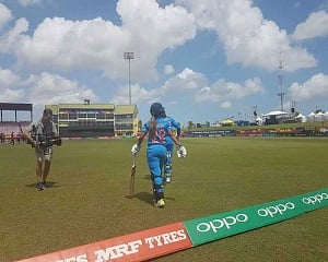 India opt to bat in Women's World T20 opener