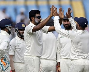 India reduce West Indies to 94/6 at stumps on Day 2