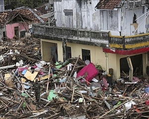 Indonesia rescuers scramble to reach isolated tsunami-struck towns