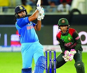 Jadeja makes roaring comeback