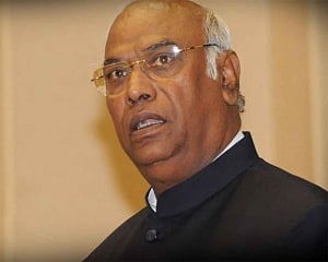Kharge moves SC to quash CVC order against CBI Director