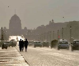 Light rains, cloudy Saturday morning in Delhi